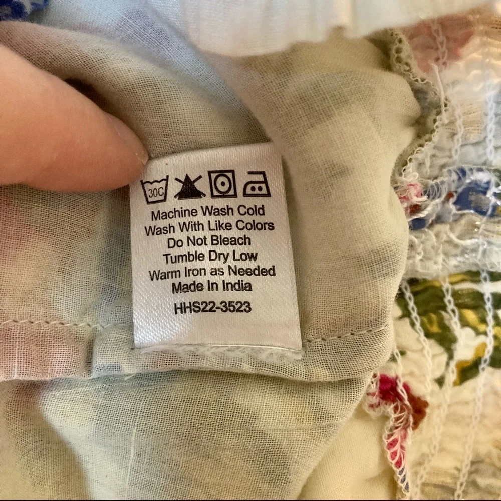 NWOT House of Harlow Off-the-Shoulder Smocked ruffle floral blouse-Sz M - Picture 9 of 11